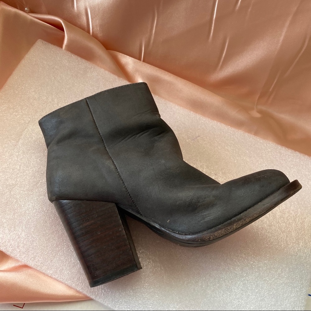 UO Gray Heeled Boots 6.5 - Picture 8 of 9